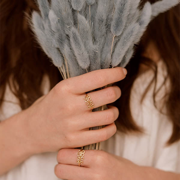 anello oro giallo fatto a mano italia piccola fedina ghirigori