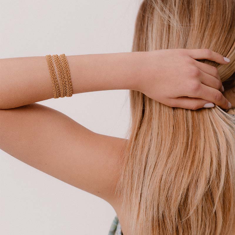 bracciale argento tre nastri sottili passamaneria made in italy sabbia beige indossato