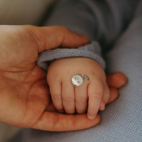 piccolo ciondolo argento bottoncino madreperla bianca made in italy