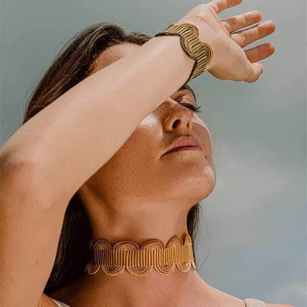 collana girocollo argento nastro passamaneria onde giallo oro bracciale onde verde made in italy