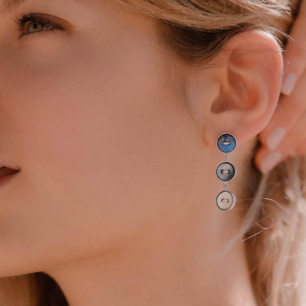 orecchini pendenti argento tre bottoncini madreperla azzurra turchese blu made in italy