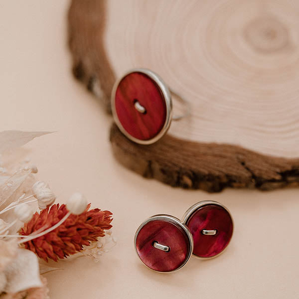 orecchini lobo argento bottone madreperla rosso fatti a mano italia